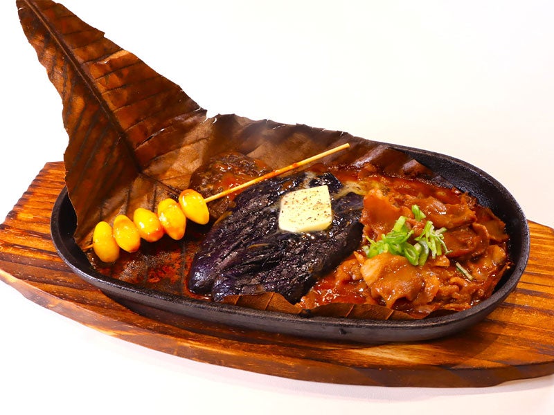 秋野菜と牛肉の朴葉味噌焼き